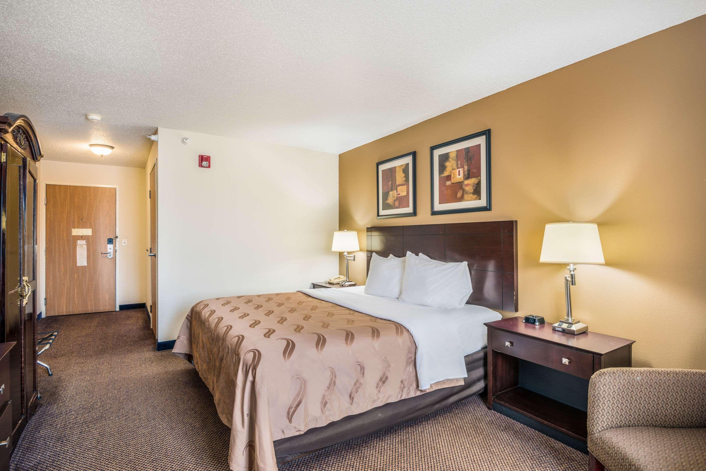 Quality Inn & Suites Eldridge Davenport North Exterior foto